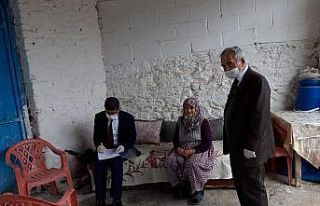 Yenipazar’da emeklilerin maaşları evlerine dağıtılıyor