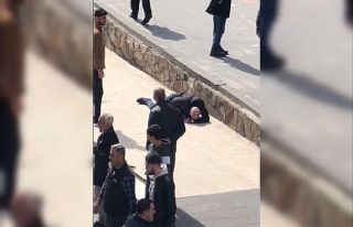 Yere yığılan şahsa, virüs endişesiyle kimse...