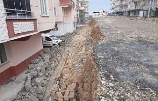 Yıldırım duvarı yıktı