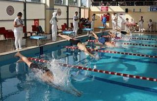 Yıldız kulaçlar Manisa’da kıyasıya yarıştı