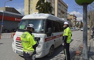 Yolcu taşıyan araçlar polis denetiminden geçiyor