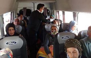 Yolcuların ateşi ölçüldü maske dağıtıldı