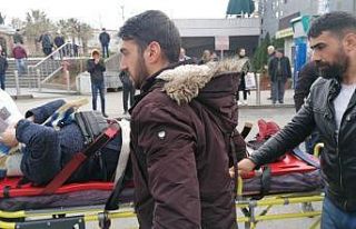 Yolun karşısına geçmek isterken canından oluyordu