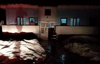 Yüksekova’da birçok ev sular altında kaldı