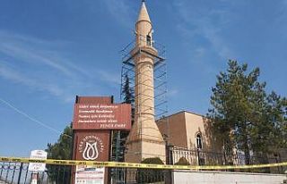 Yunus Emre türbesine Korona kilidi