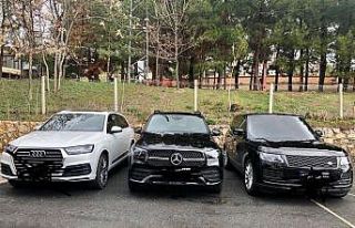 Yurt dışından sahte belgeyle lüks araç getiren...