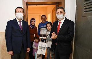 100 çocuğa 100. yıl pastası