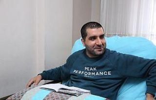 12 yıldır evde kalan engelli genç yapılan asansörle...