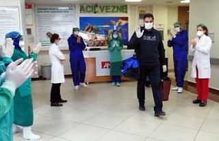 16 günde iyileşen korona hastası alkışlarla taburcu...