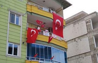 23 Nisan coşkusu evlere sığdı