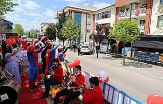 23 Nisan tırıyla bayram coşkusunu İzmit sokaklarına...