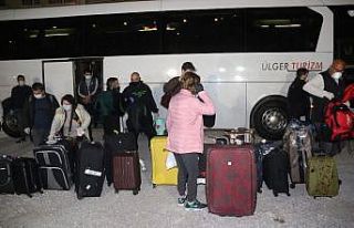 333 Türk vatandaşı İngiltere’den Türkiye’ye...