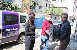 5 çocuklu ailenin televizyon sevinci