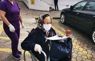 76 yaşındaki hipertansiyon hastası kadın koronayı...