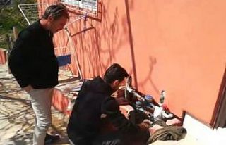 85 yaşındaki Reyzan teyzenin su saatini değiştirdiler