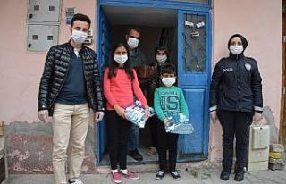 8 Yaşındaki Mehmet’in doğum gününü polisler...