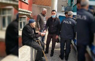 Abdullah dededen duygulandıran bağış