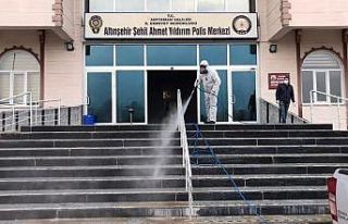 Adıyaman Belediyesi kamu kurumlarını dezenfekte...