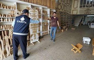 Adıyaman’da maske dağıtımı sürüyor