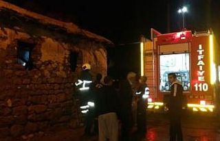 Adıyaman’da yangın sonrası yıkılma tehlikesi...
