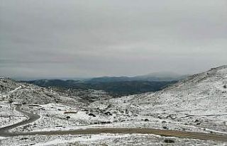 Afyonkarahisar’a nisan ayında kar sürprizi