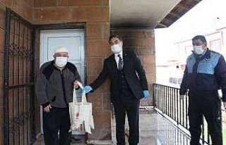 Ahlat’ta yaşlıların Ramazan pidesi ve hurması...