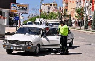 Akçakale’de yol kontrolleri devam ediyor