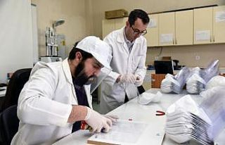 AKÜ’de maske ve siperlik üretimi başladı