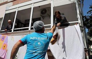 Alanya Belediyesinden ekmek yardımı