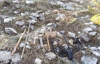 Alanya’da kamp kurarak kaçak kazı yapan baba-oğul...