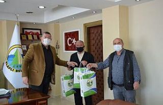 Alaplı’da maskeler kapıda teslim ediliyor
