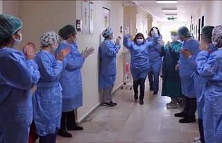 Alkışlar eşliğinde taburcu oldular