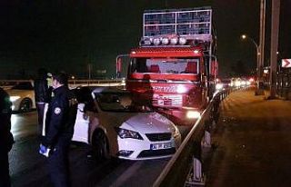 Alkollü otomobil sürücüsü kamyona çarptı: 1...