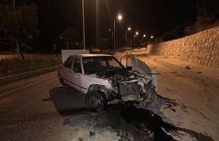 Alkollü sürücü, düz yolda kaza yaptı