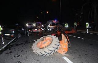 Alkollü sürücü traktöre arkadan çarptı: 3 yaralı
