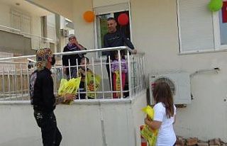 Alman Yardımsever Maık Koge’den evdeki çocuklara...