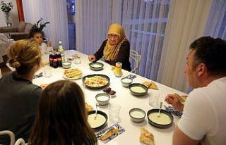 Almanya’da Müslümanlar Ramazan ayının ilk iftarını...