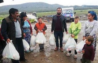 Almanya’dan Ayvalık ve Burhaniye’de barakalarda...