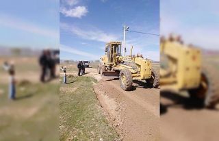Altıntaş’ta köy yolu çalışmaları