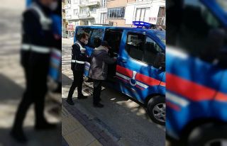 Alzheimer hastası yolunu kaybetti, yardımına polis...