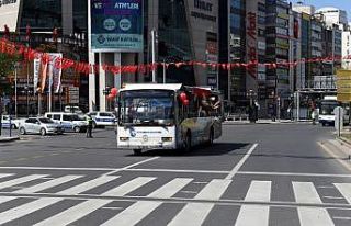 Ankara’da 23 Nisan şarkılar ve marşlar eşliğinde...