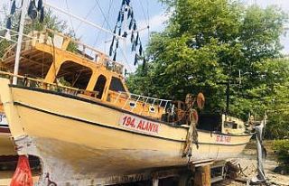 Antalya’da balıkçı teknesi yandı