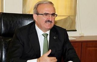 Antalya’da eczanelerden ücretsiz maske dağıtımı...