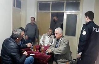 Apartman dairesini kahvehaneye çeviren 13 kişiye...