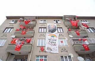 Apartmanlarını 23 Nisan’a özel süslediler