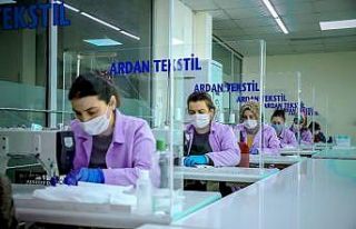 Ardahan’da günde 15 bin maske üretiyorlar