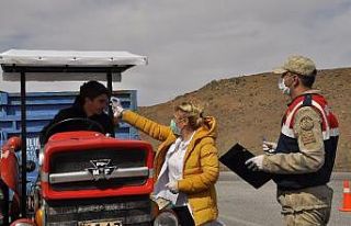 Arguvan’a giriş yapanların ateşleri ölçülüyor