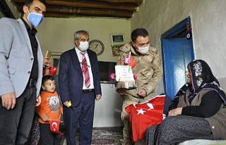 Asırlık Nineye doğum günü sürprizi