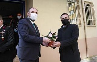 Askerden polise alkışlı kutlama