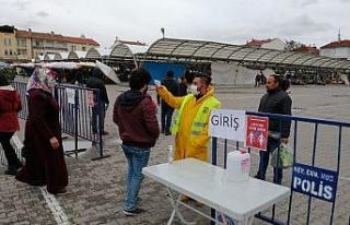 Avanos’ta pazaryerine girişlerde ateş ölçümü...